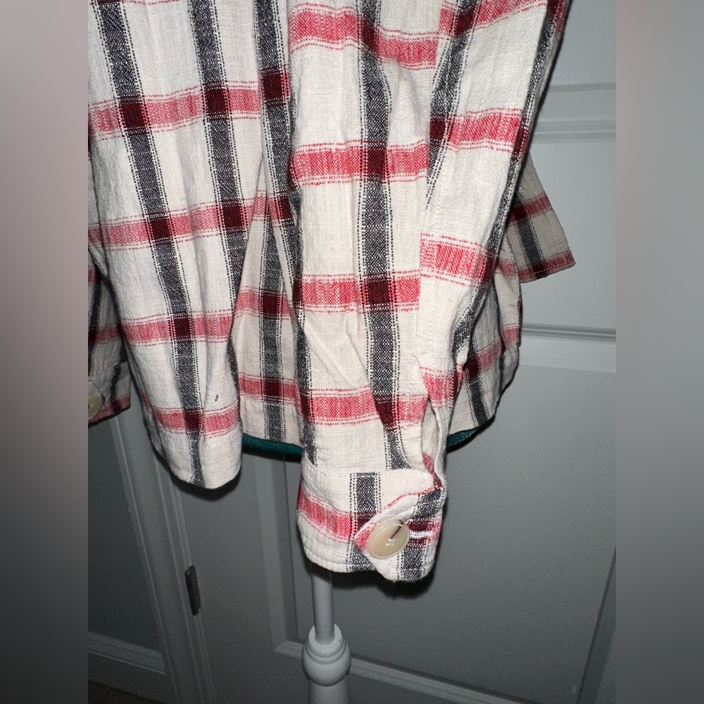 Plaid button down 👚✨ - Picture 3 of 6